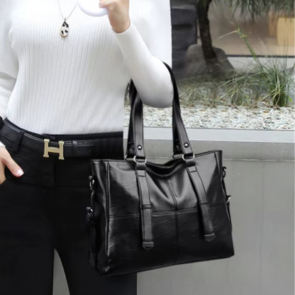 Una spaziosa borsa da donna in morbida ecopelle + una pochette in regalo!