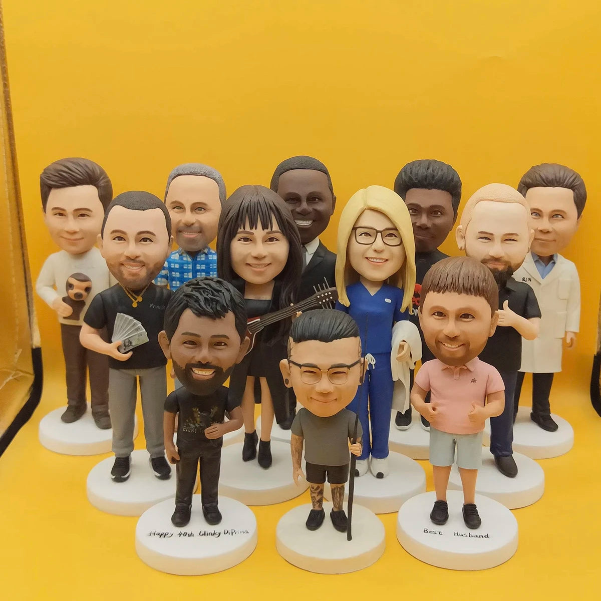 Customize personalized big head sculptures to prepare Christmas and birthday gifts for family and friends, requiring a full body-larkway tradelink