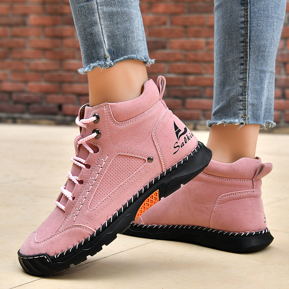 Women Can’t Get Enough of These Cozy Walking Shoes