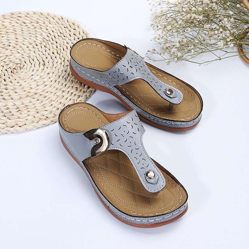 2024 Summer New Women Metal Decor Feature Pattern Wedge Flip Flop Sandals