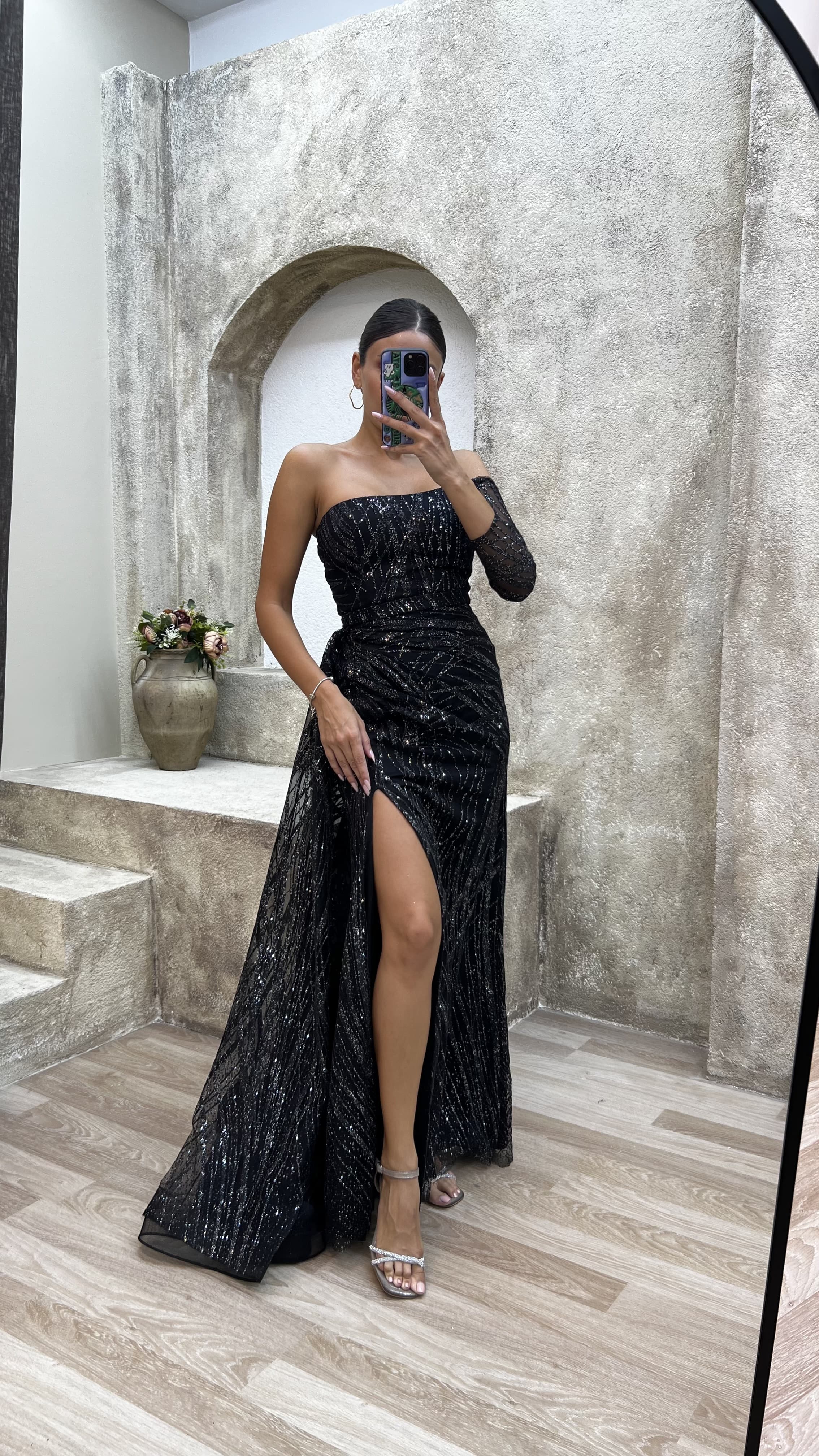 STRAPLESS SINGLE SLEEVE EMBROIDERED DETAIL DESIGN EVENING DRESS