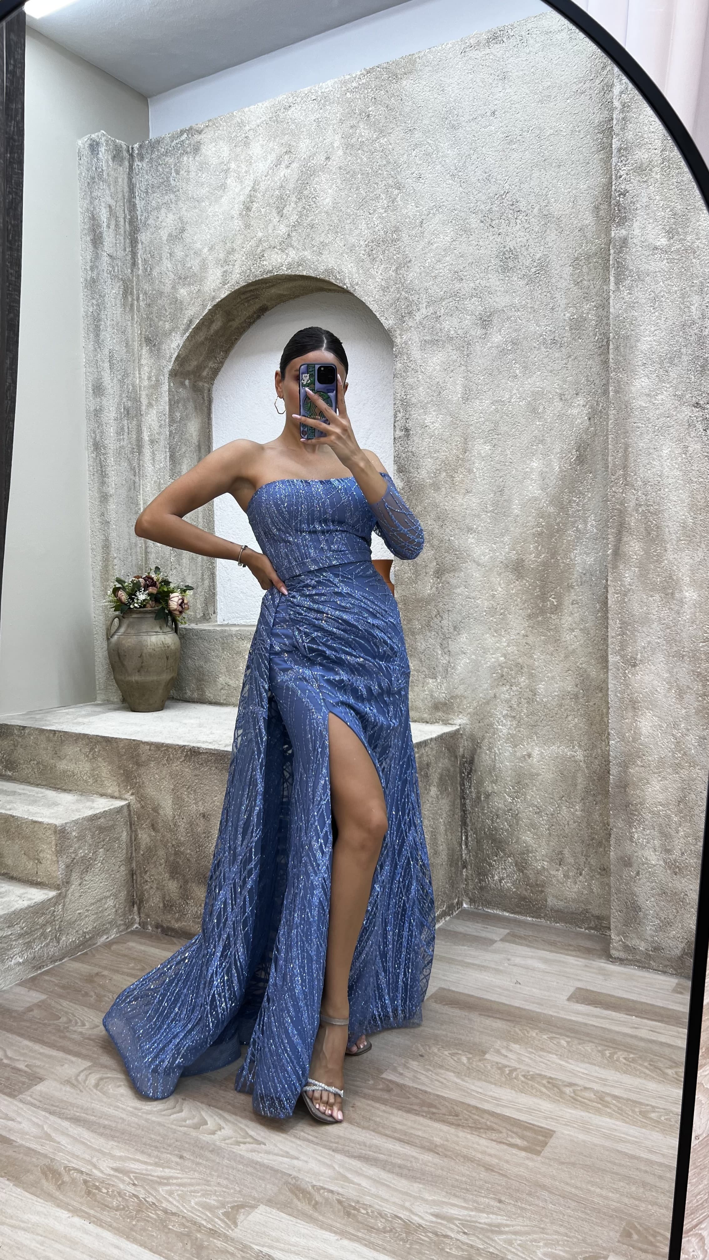 STRAPLESS SINGLE SLEEVE EMBROIDERED DETAIL DESIGN EVENING DRESS