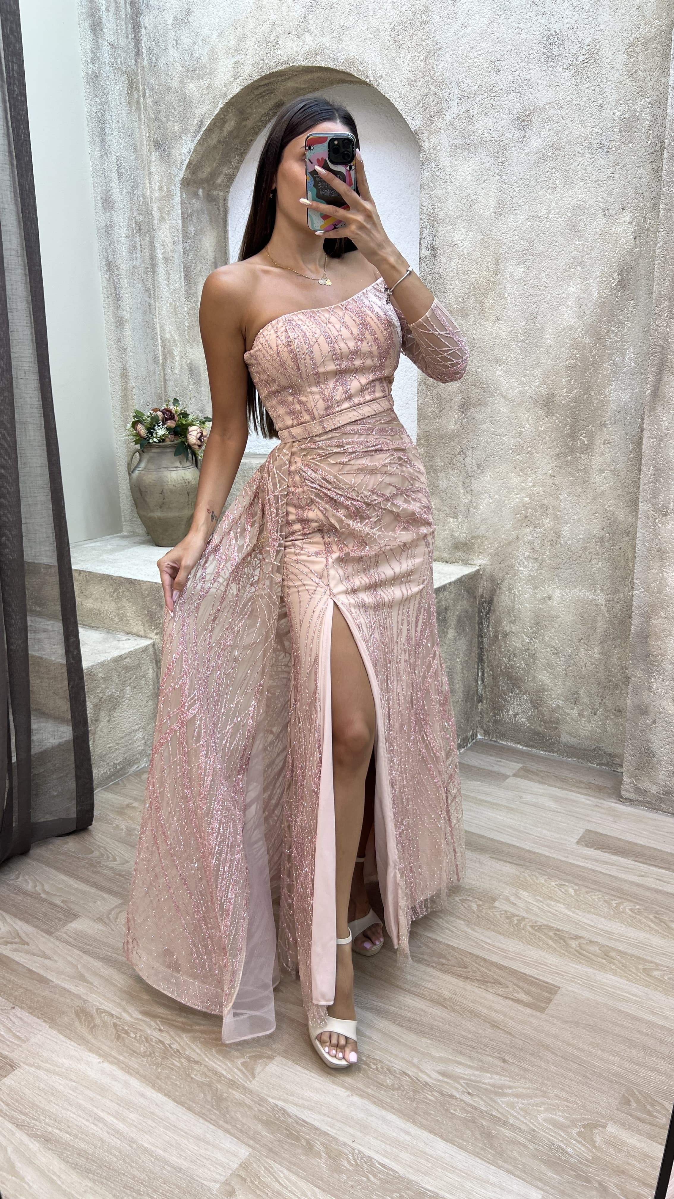 STRAPLESS SINGLE SLEEVE EMBROIDERED DETAIL DESIGN EVENING DRESS