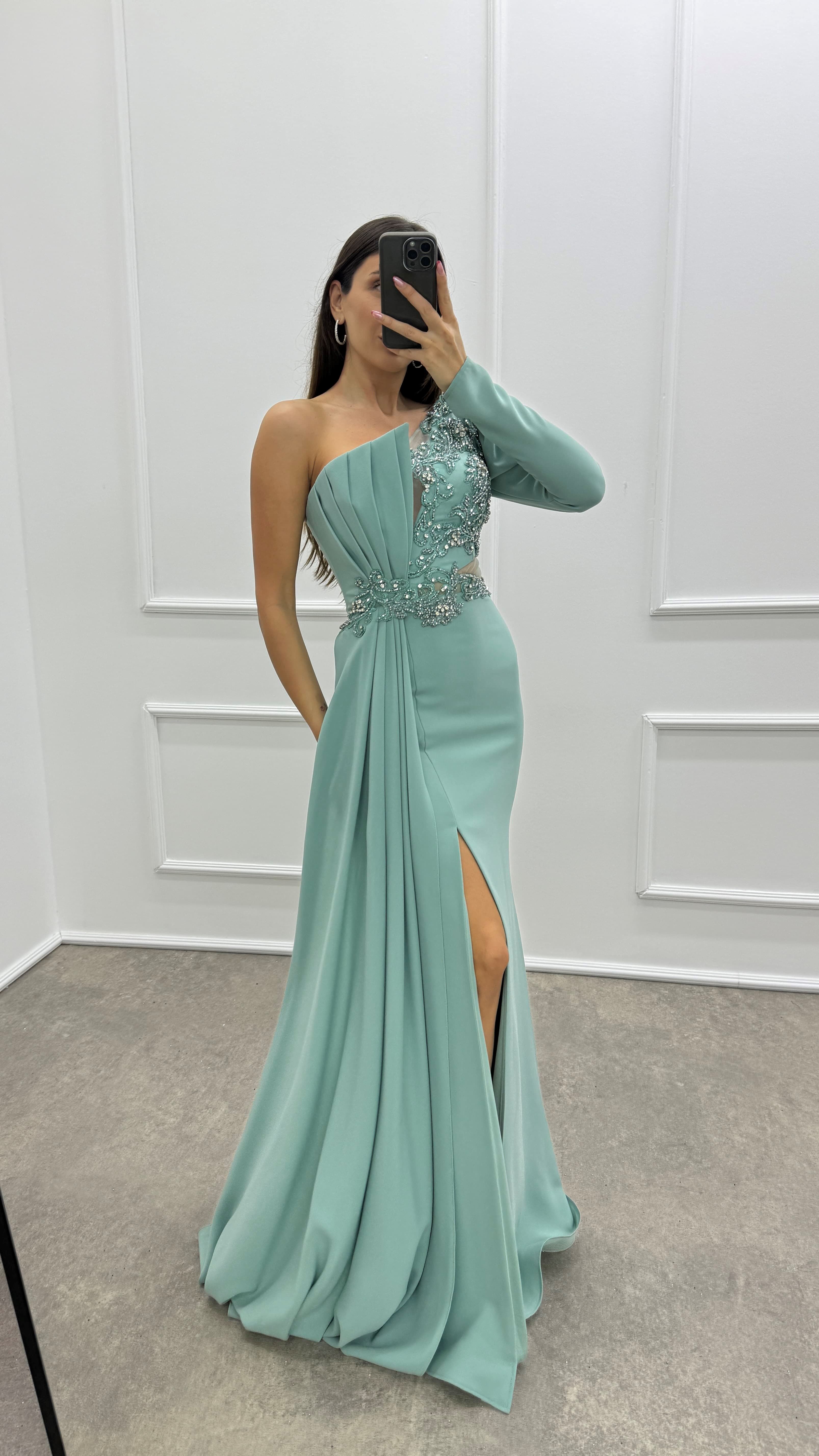 SINGLE SLEEVE PLEATED DETAIL EMBROIDERED DESIGN EVENING DRESS