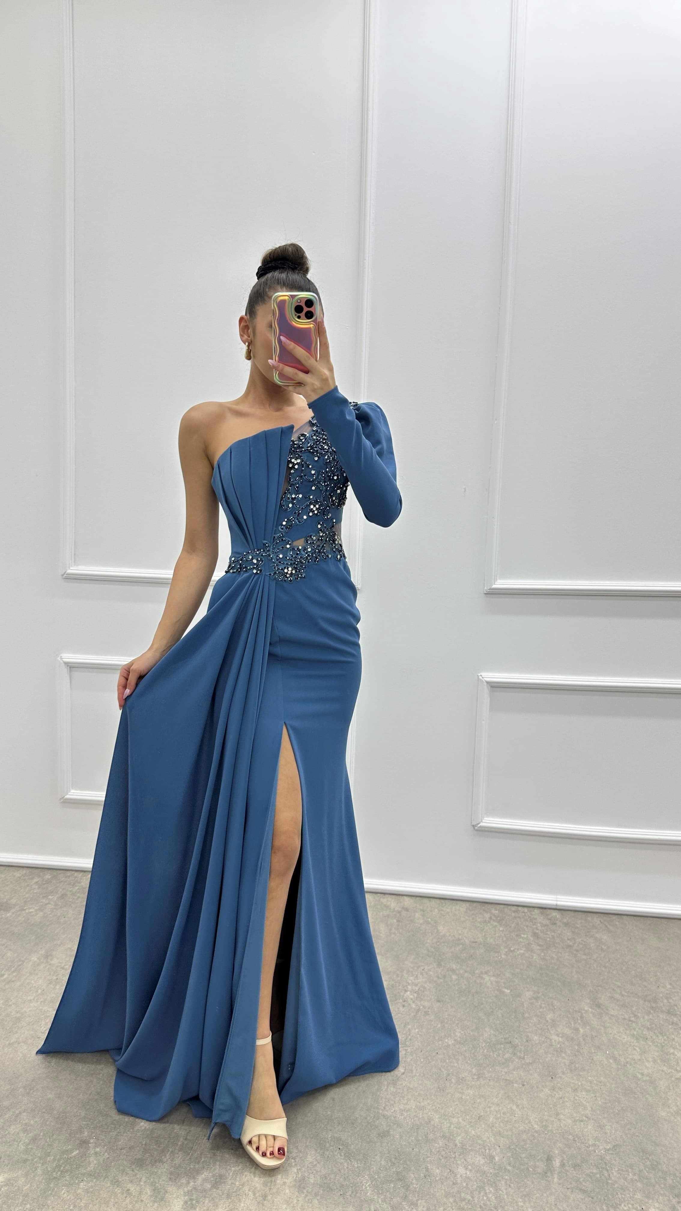 SINGLE SLEEVE PLEATED DETAIL EMBROIDERED DESIGN EVENING DRESS
