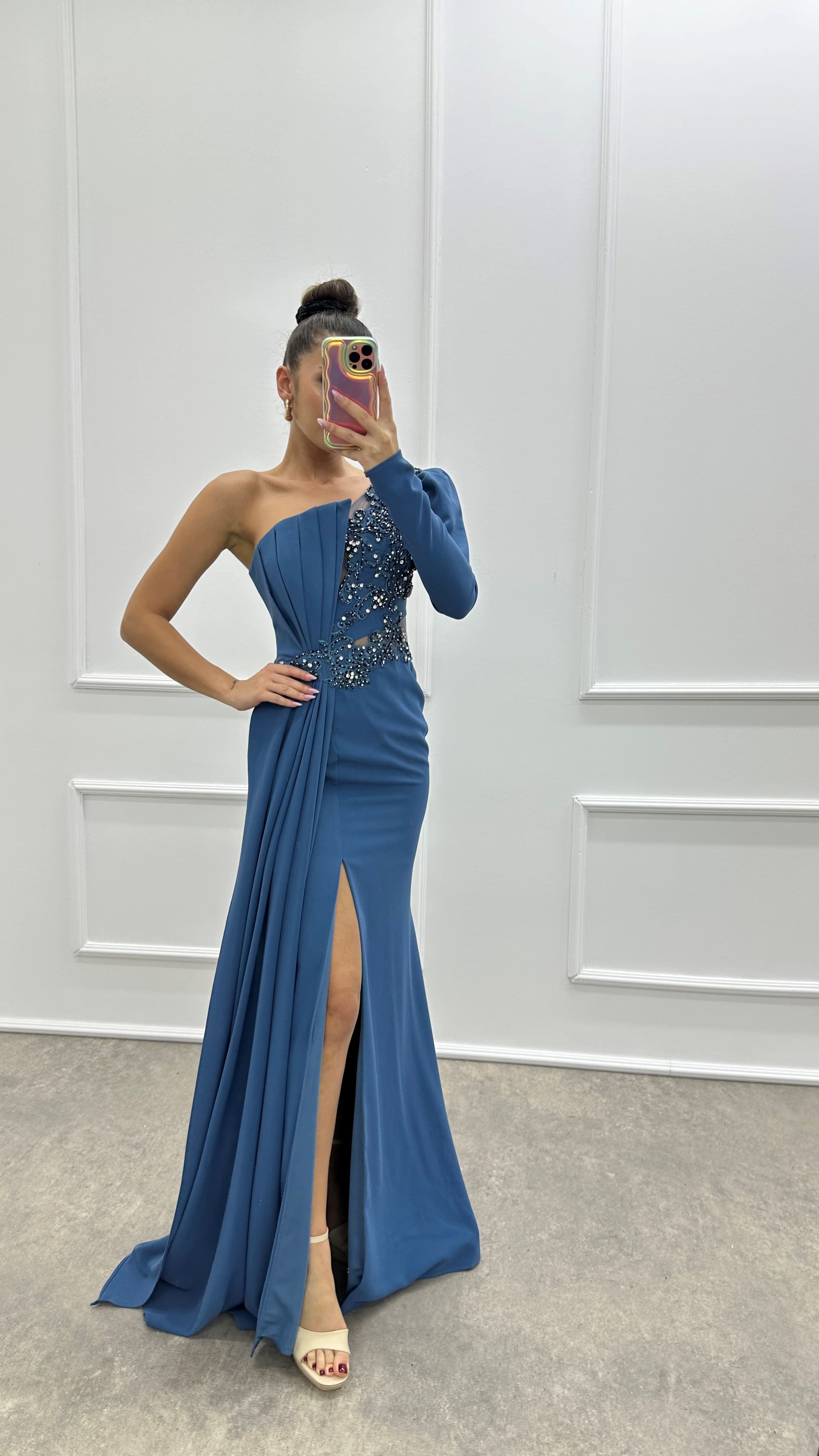 SINGLE SLEEVE PLEATED DETAIL EMBROIDERED DESIGN EVENING DRESS