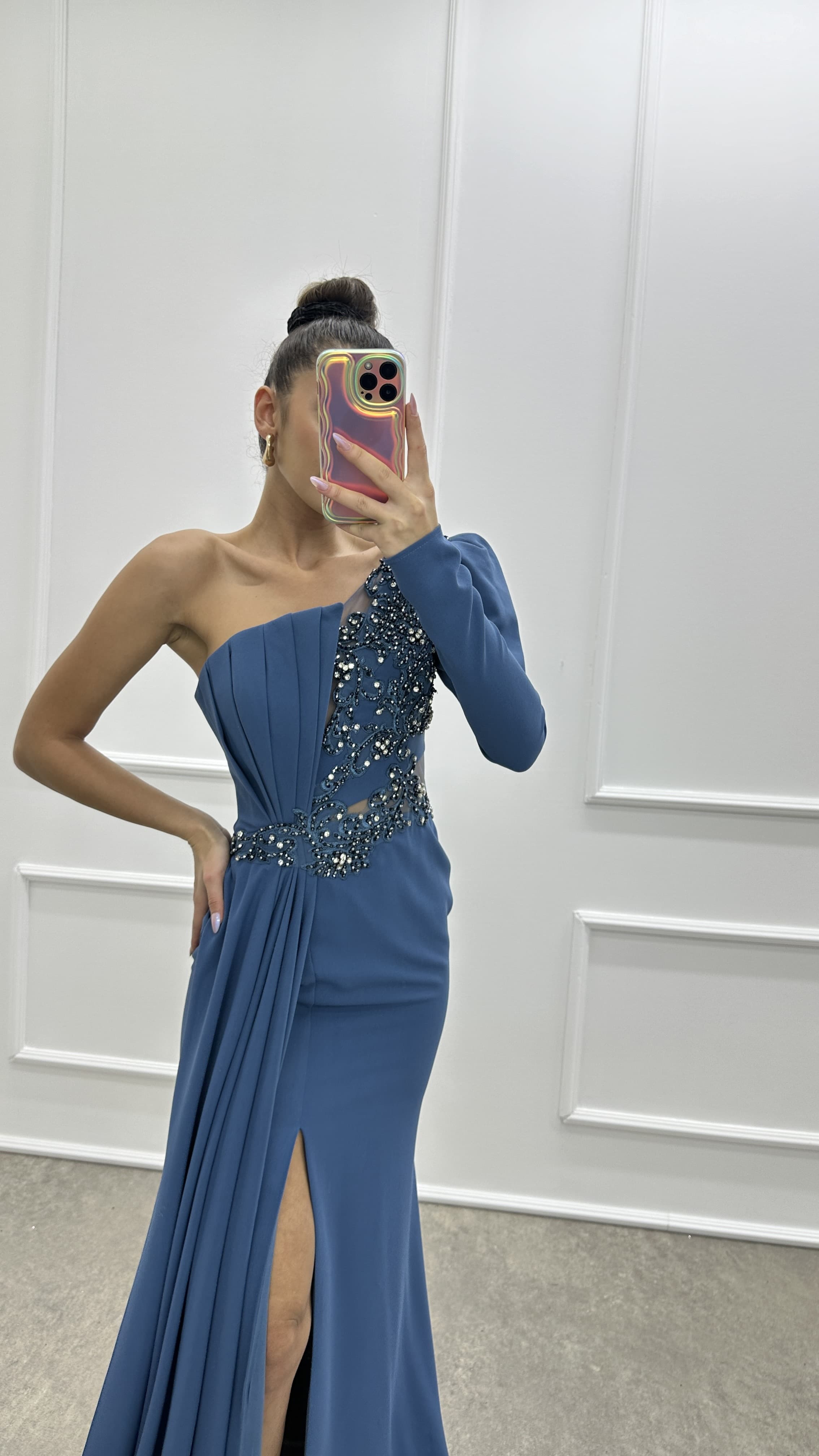 SINGLE SLEEVE PLEATED DETAIL EMBROIDERED DESIGN EVENING DRESS