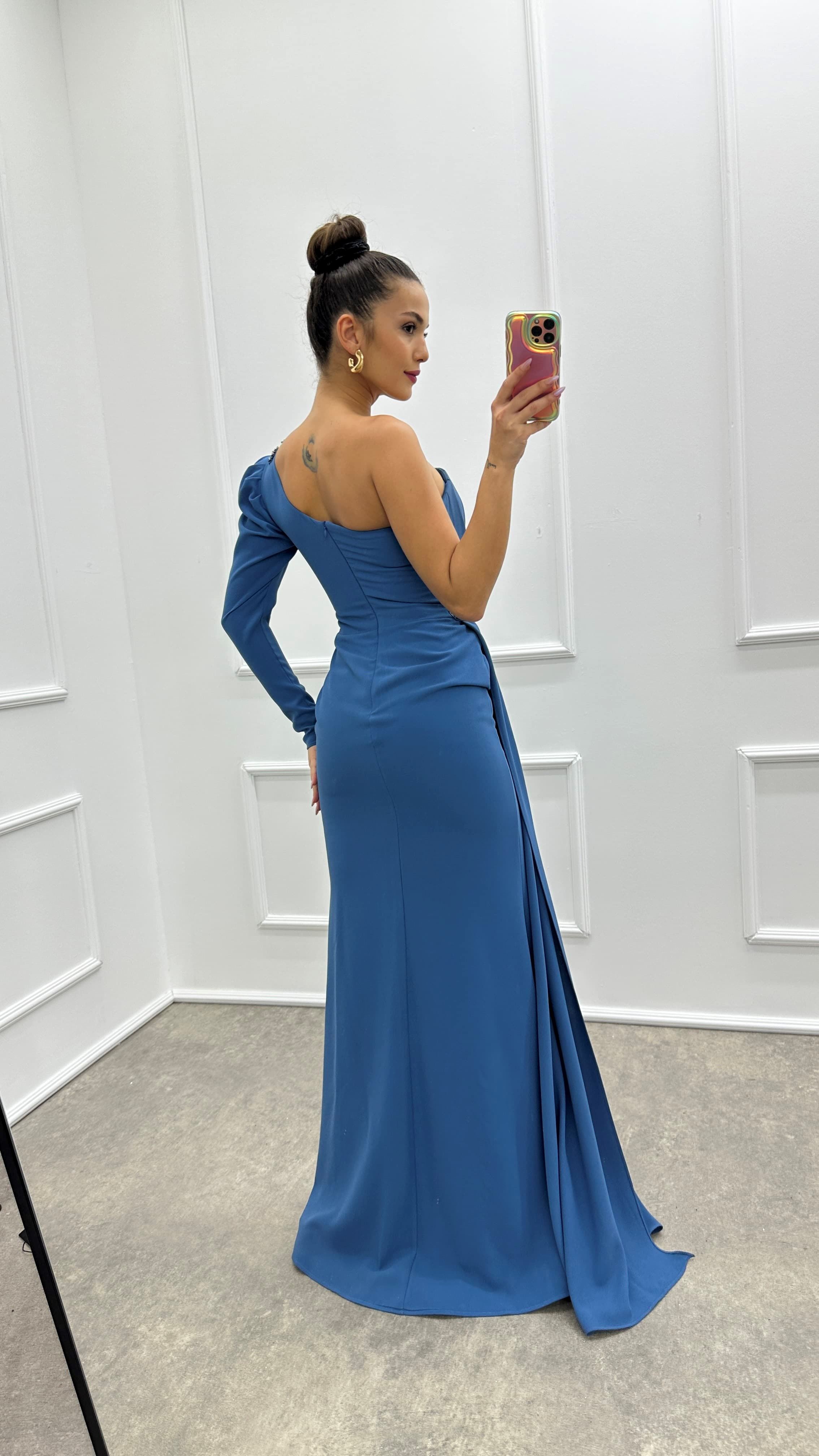 SINGLE SLEEVE PLEATED DETAIL EMBROIDERED DESIGN EVENING DRESS