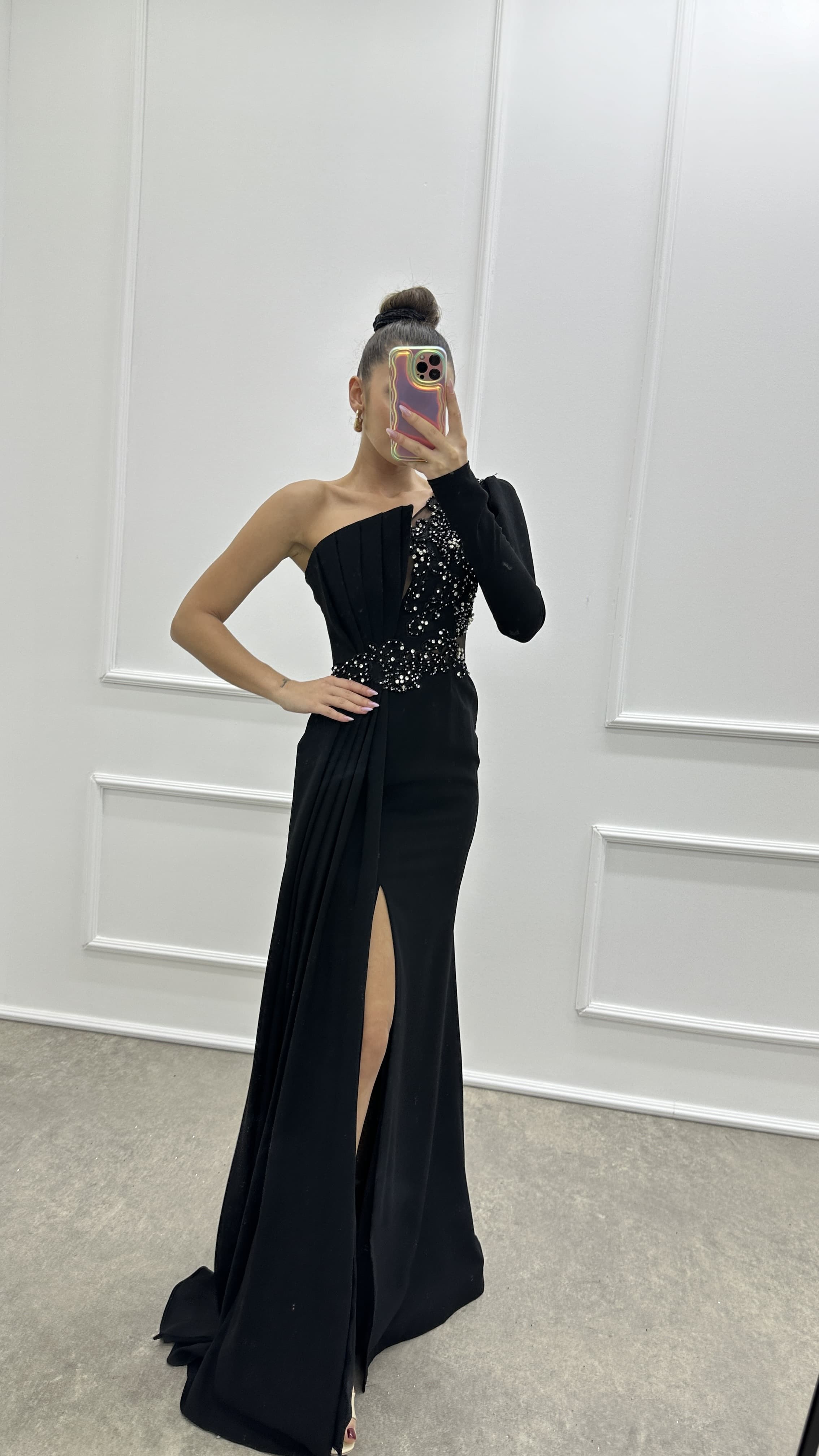 SINGLE SLEEVE PLEATED DETAIL EMBROIDERED DESIGN EVENING DRESS