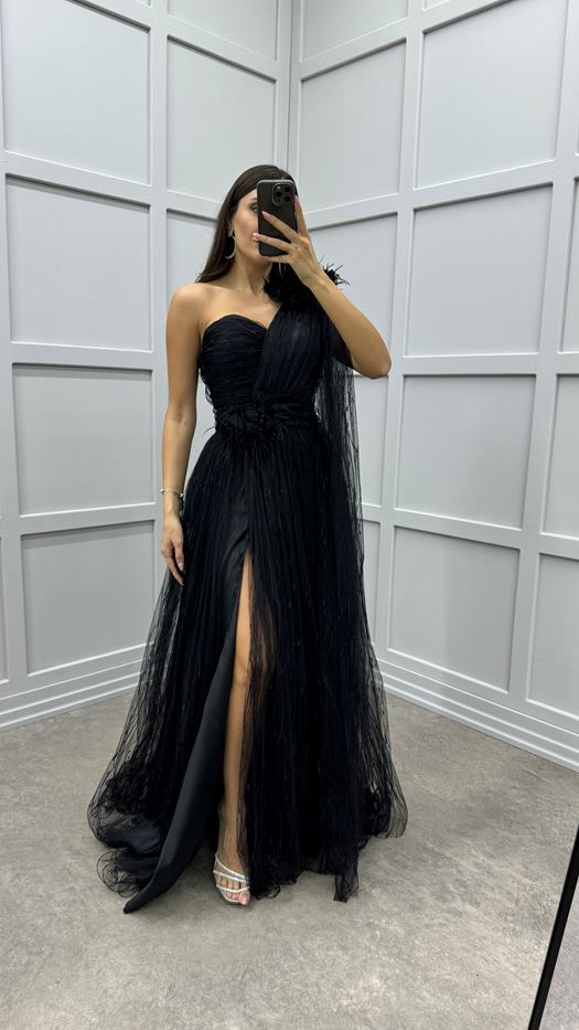 RED SHOULDER AND WAIST FEATHER DETAIL DESIGN EVENING DRESS