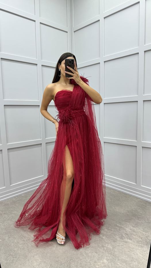 RED SHOULDER AND WAIST FEATHER DETAIL DESIGN EVENING DRESS