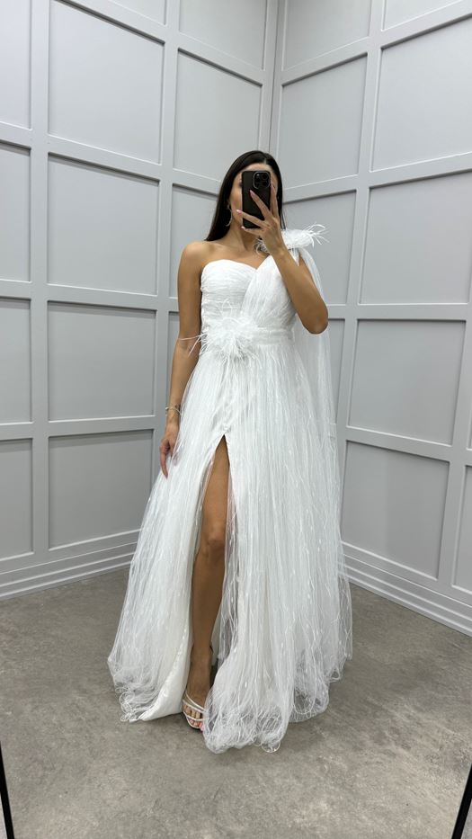 RED SHOULDER AND WAIST FEATHER DETAIL DESIGN EVENING DRESS