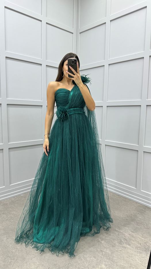 RED SHOULDER AND WAIST FEATHER DETAIL DESIGN EVENING DRESS