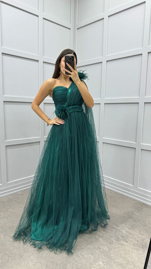 RED SHOULDER AND WAIST FEATHER DETAIL DESIGN EVENING DRESS