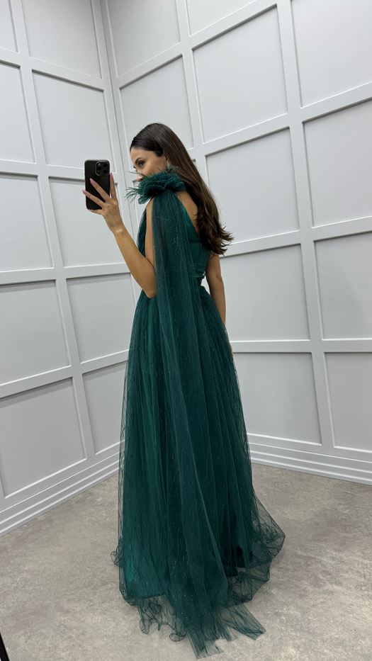 RED SHOULDER AND WAIST FEATHER DETAIL DESIGN EVENING DRESS