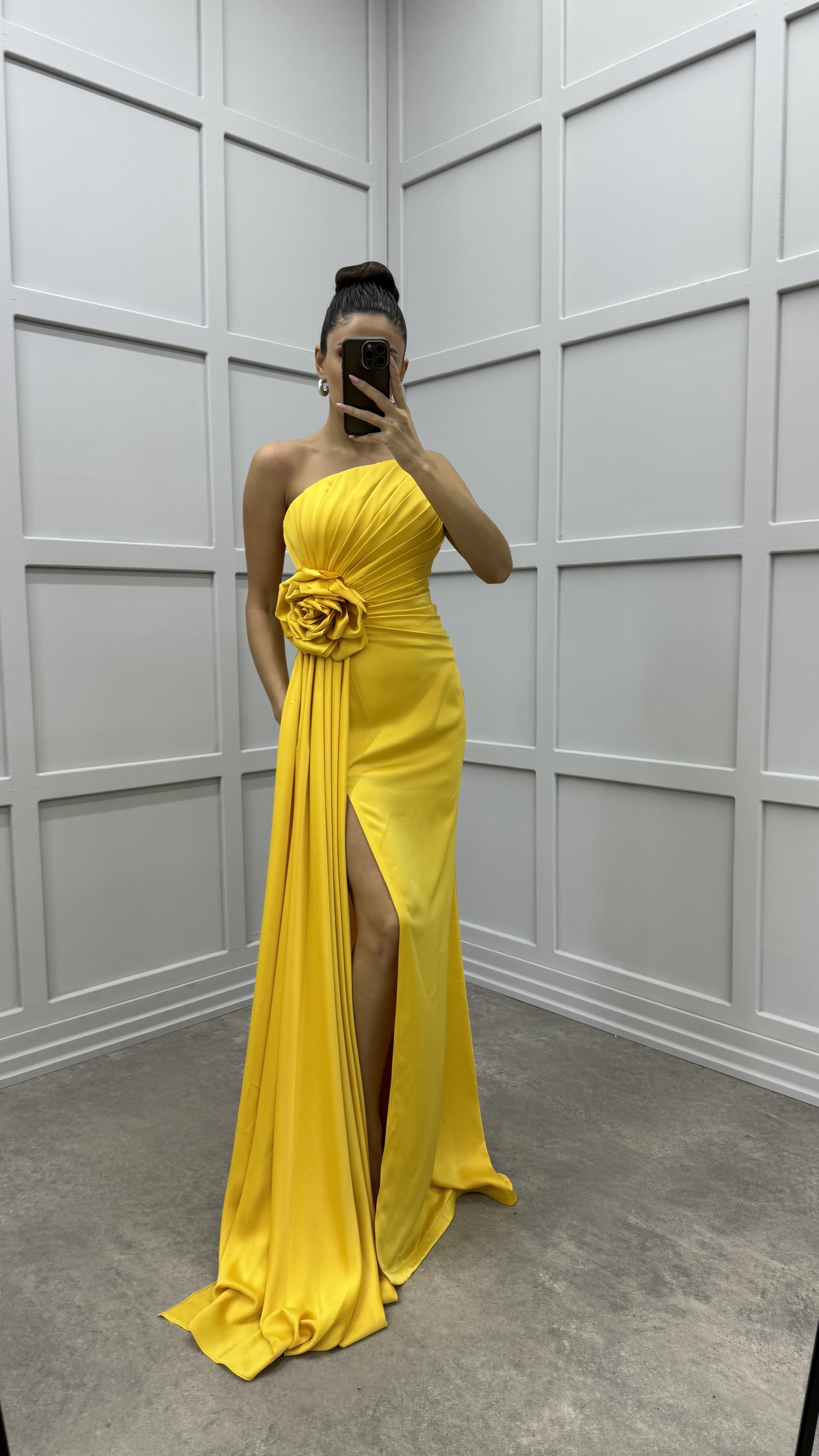 STRAPLESS ROSE DETAIL PLEATED DESIGN EVENING DRESS