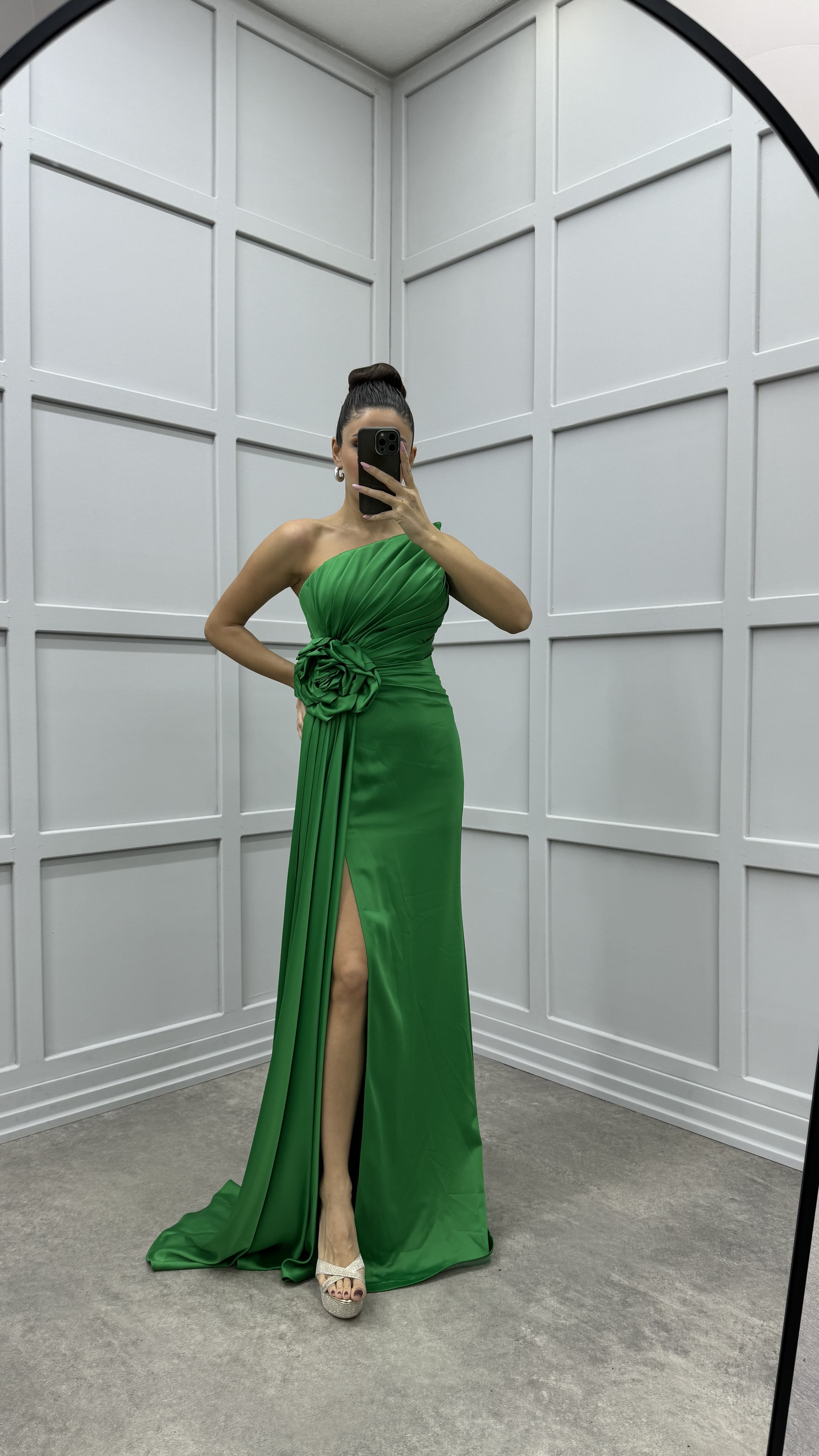 STRAPLESS ROSE DETAIL PLEATED DESIGN EVENING DRESS