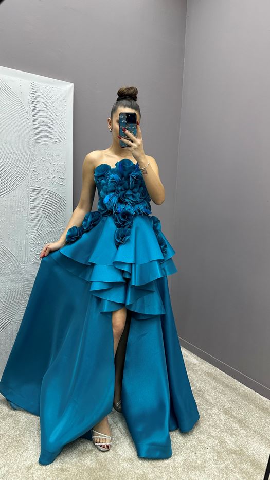 STRAPLESS FEATHER DETAIL ROSE DESIGN EVENING DRESS