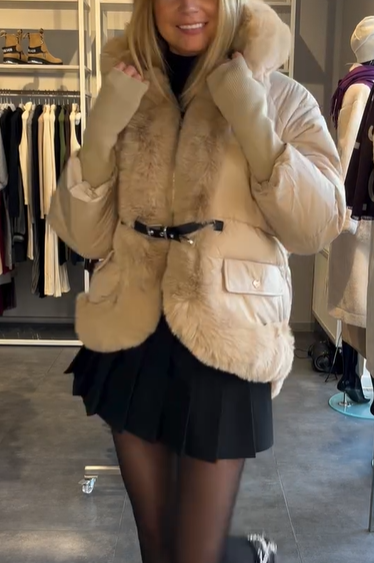 Short-length fur-trimmed button-down coat