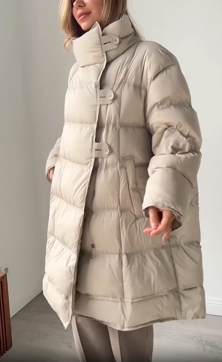 Adjustable buckle-fastening down jacket