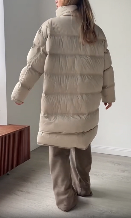 Adjustable buckle-fastening down jacket