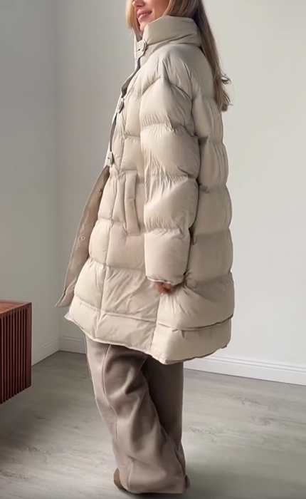 Adjustable buckle-fastening down jacket