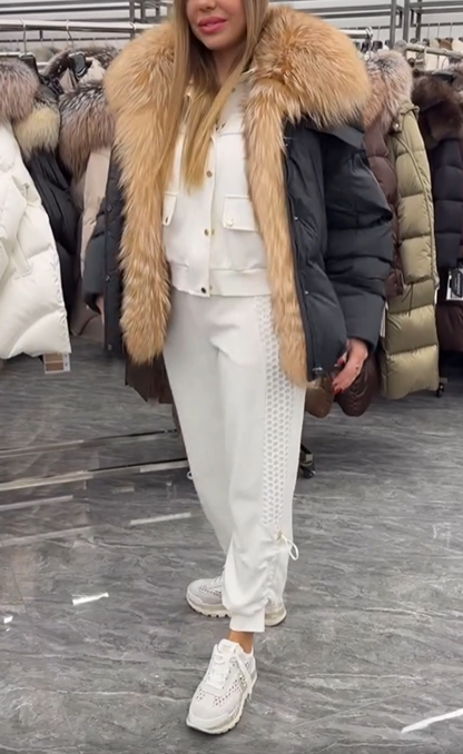 Short, puffy down jacket with faux fur collar