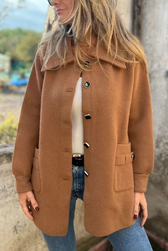 Malú camel coat