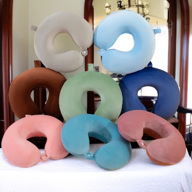 Komfortables Nackenkissen aus Memory Foam