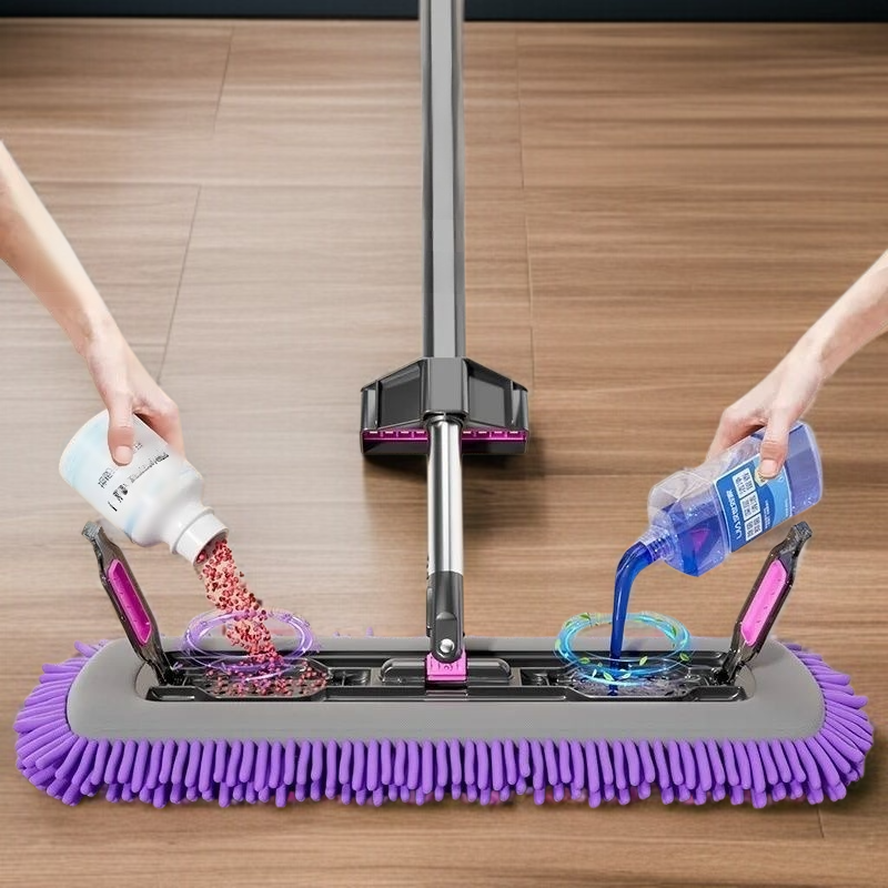 Praktischer Flachmopp mit auswechselbarem Reinigungstuch