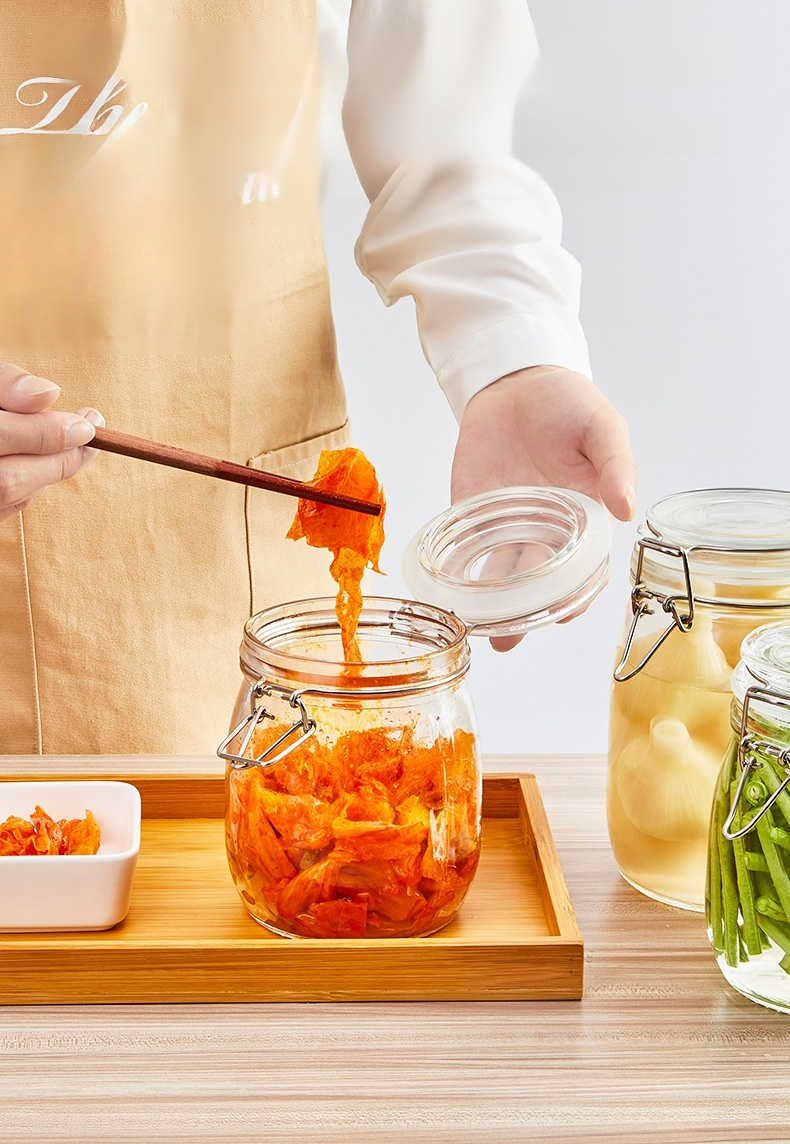 Honigflasche aus Glas für die Küche