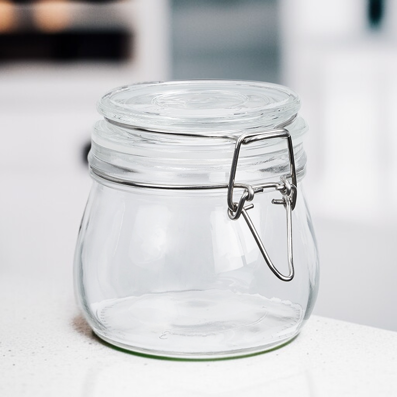 Versiegeltes Glasgefäß mit Deckel