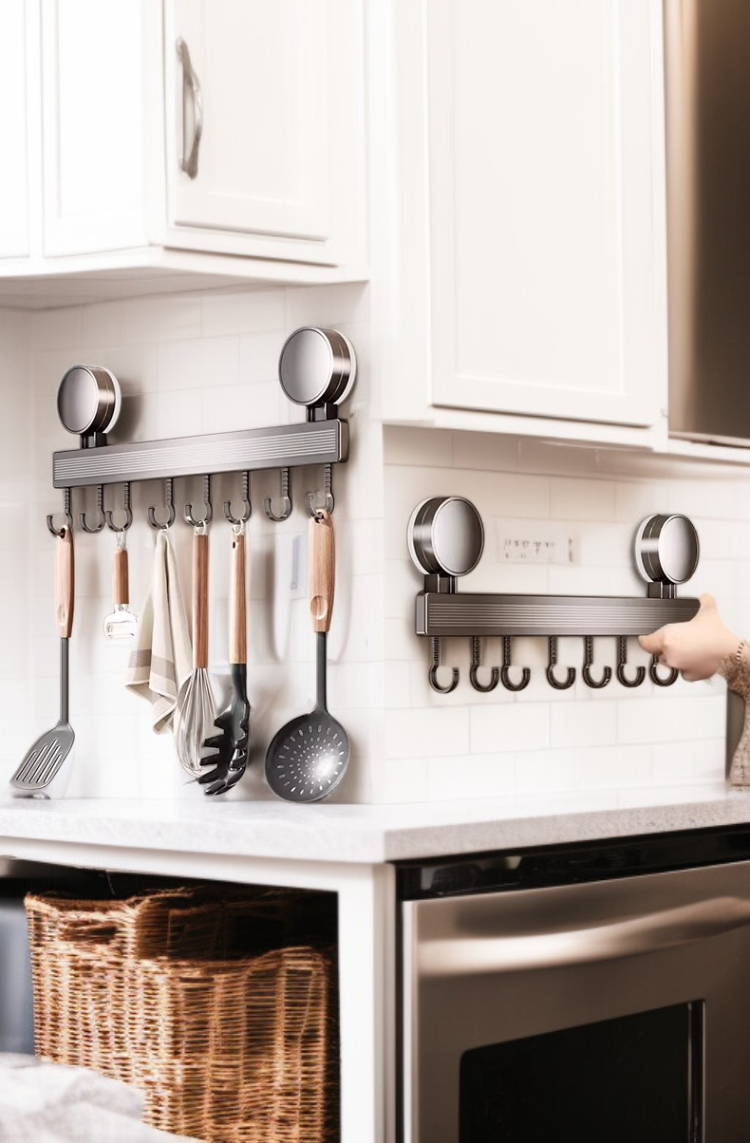 Wandmontiertes Geschirrregal mit Saugnapf