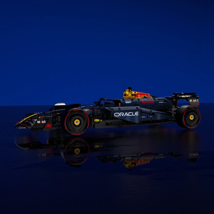 LEGO Modell eines blauen Rennautos