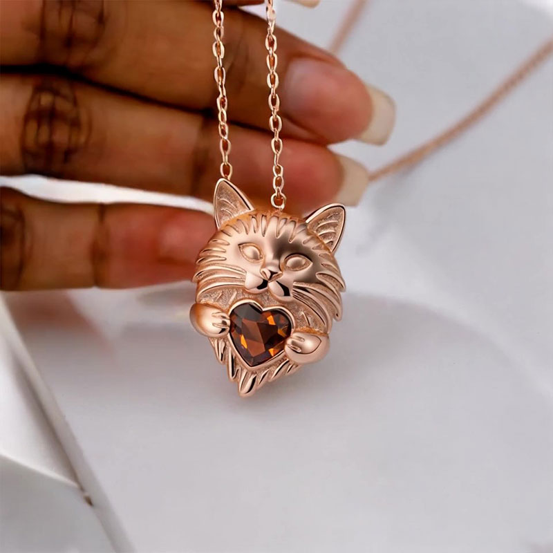 Anyes Heart-cut Coffee Maine Coon Necklace