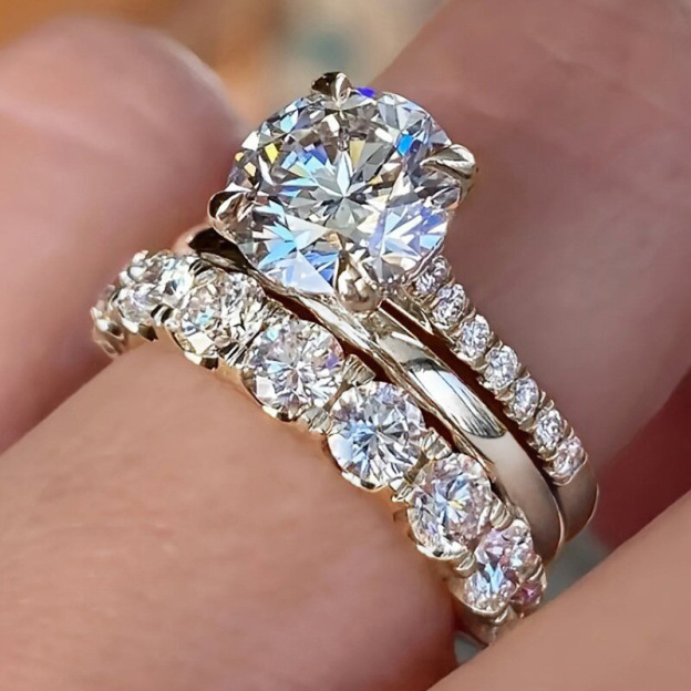 Elegant diamond ring set with zircon