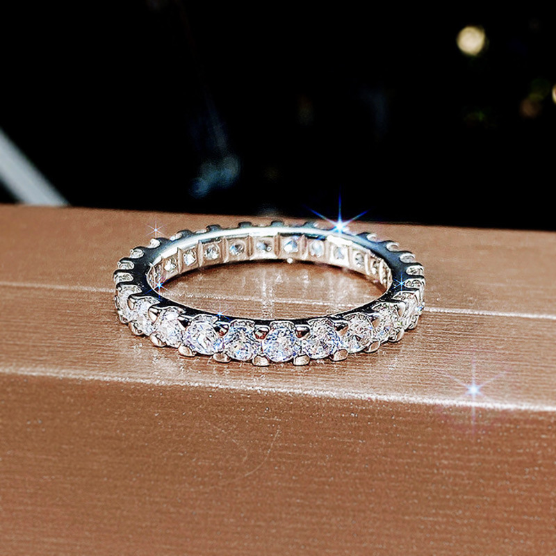 Cluster-set zircon ring