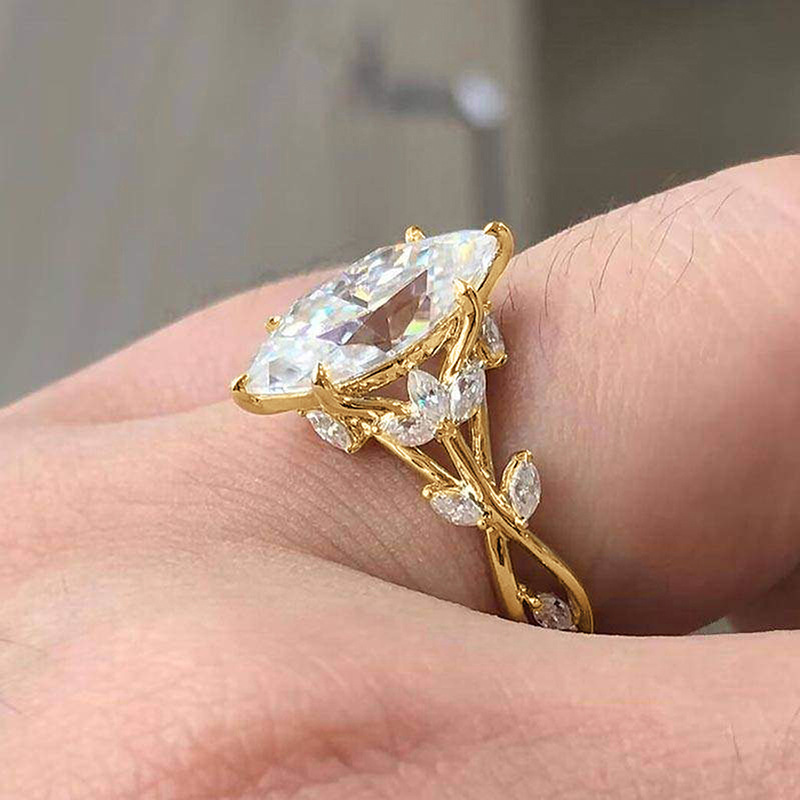 Court-style leaf and vine design ring