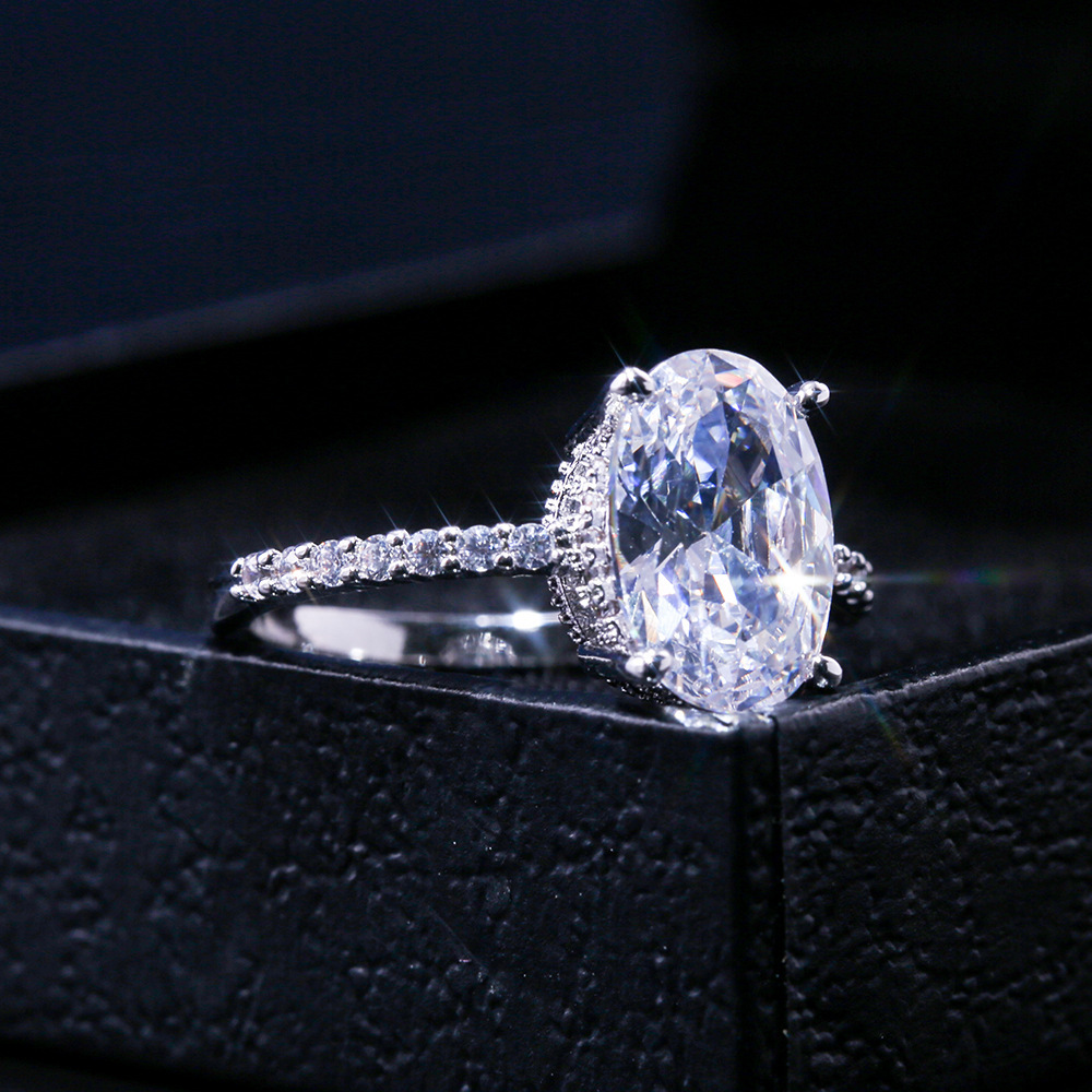 Fashionable Zircon White Gold Ring