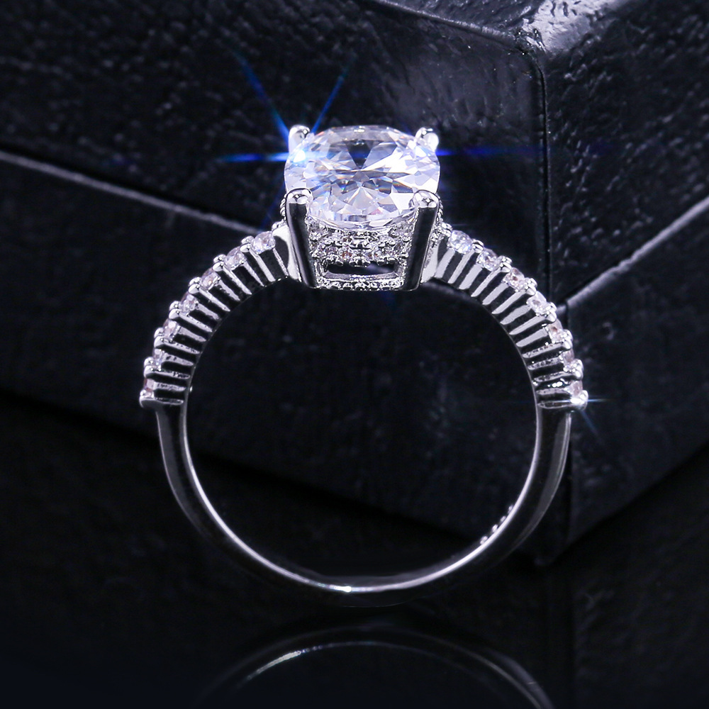 Fashionable Zircon White Gold Ring