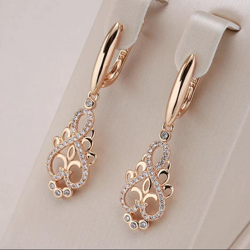 Openwork cloud and flower pattern silver needle earrings