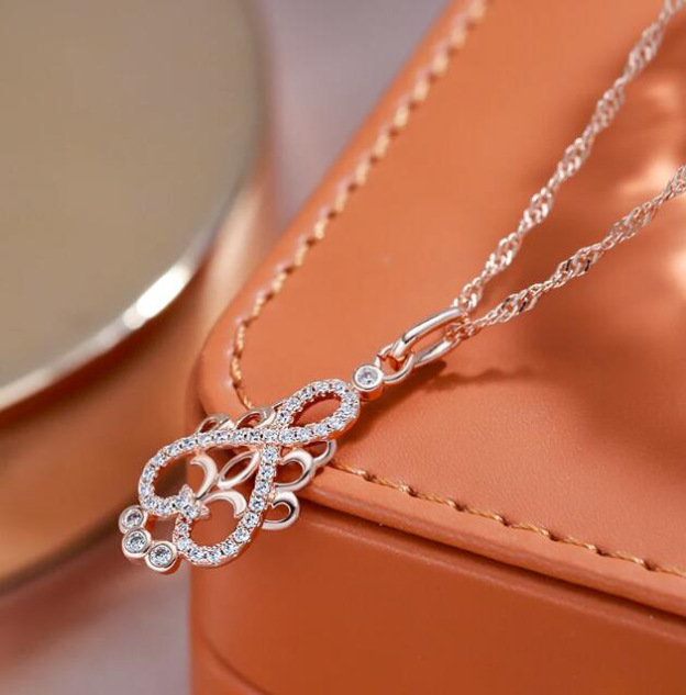 Openwork cloud and flower pattern silver needle necklace