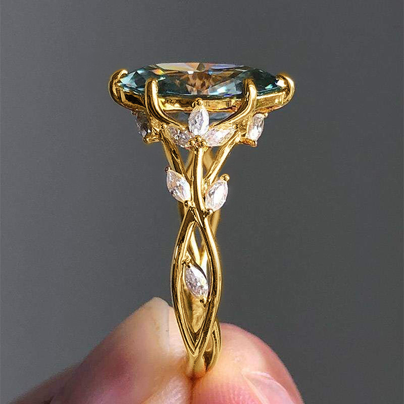 Court-style leaf and vine design ring