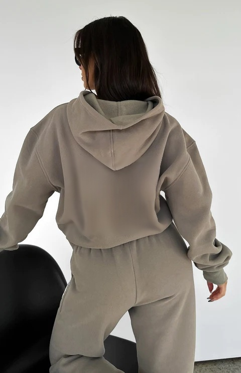 Hundreds of hot selling sportswear suit