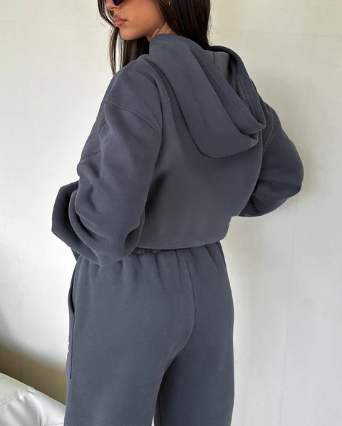 Hundreds of hot selling sportswear suit