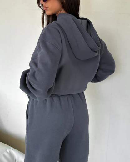Hundreds of hot selling sportswear suit