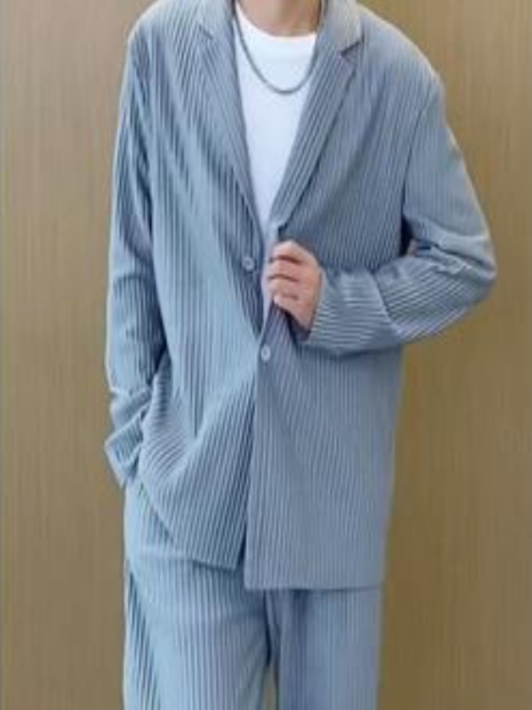 Fashionable Pleated Suit