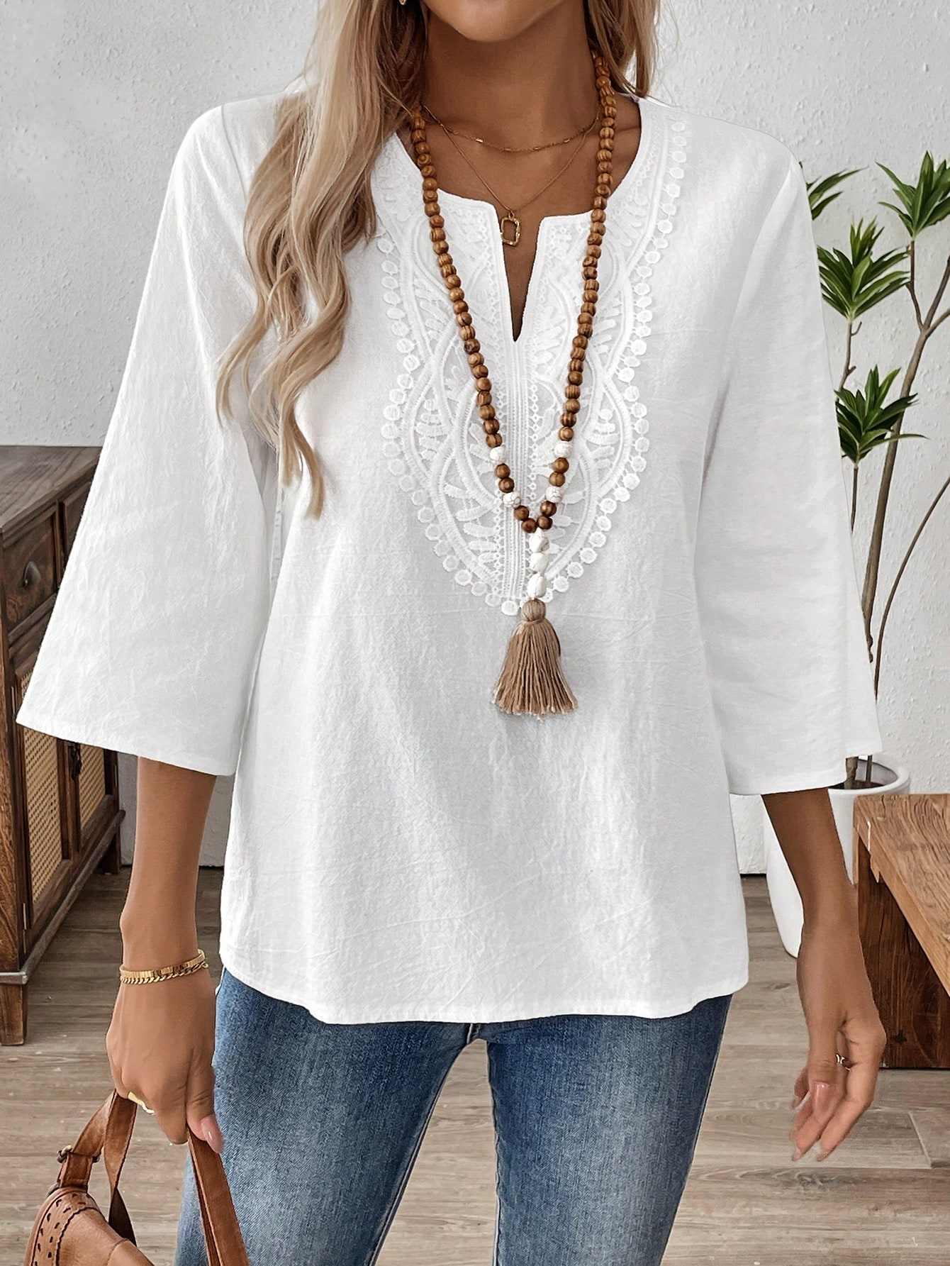 Elegant and fashionable solid color lace loose shirt