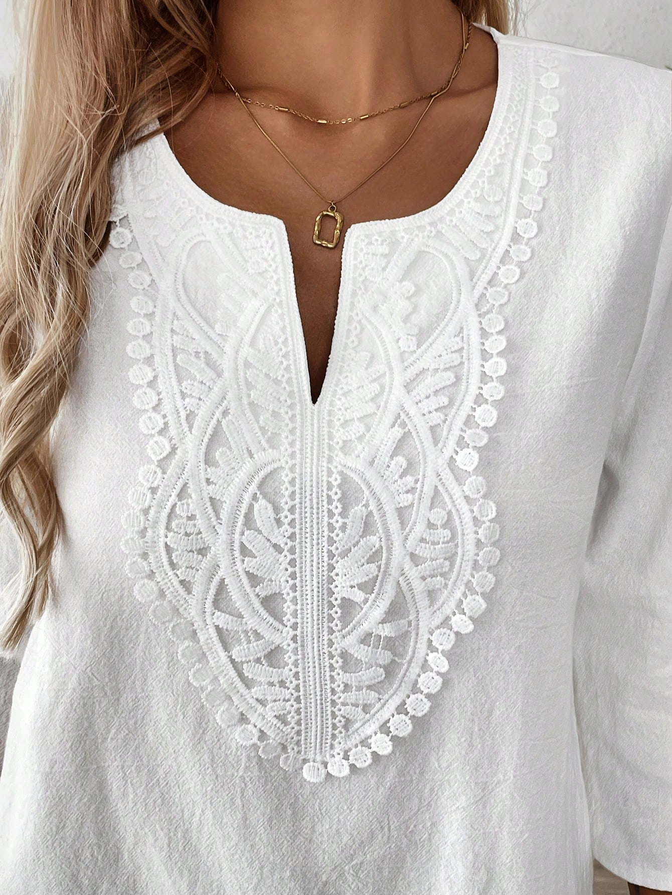 Elegant and fashionable solid color lace loose shirt