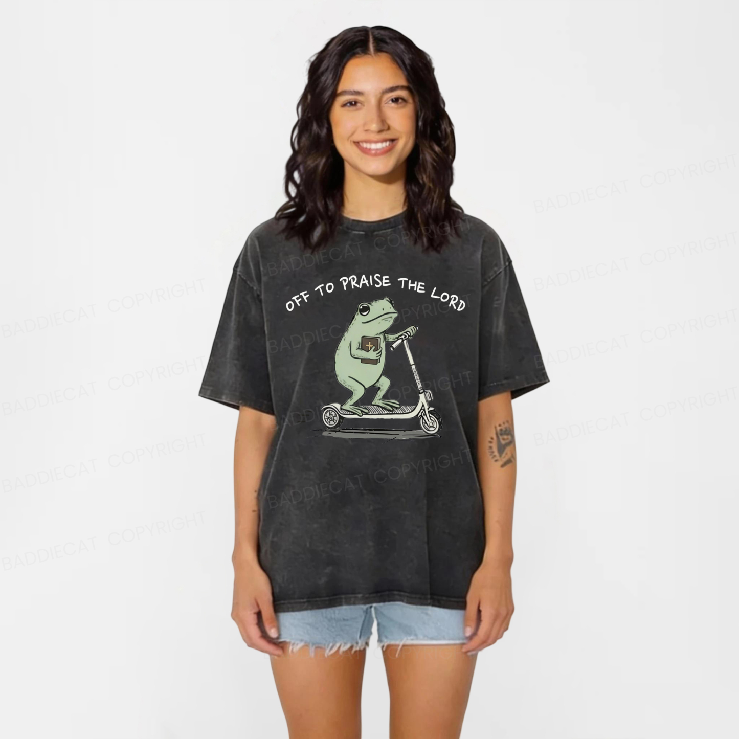 Baddiecat Funny Frog Off To Praise The Lord Washed T-shirt